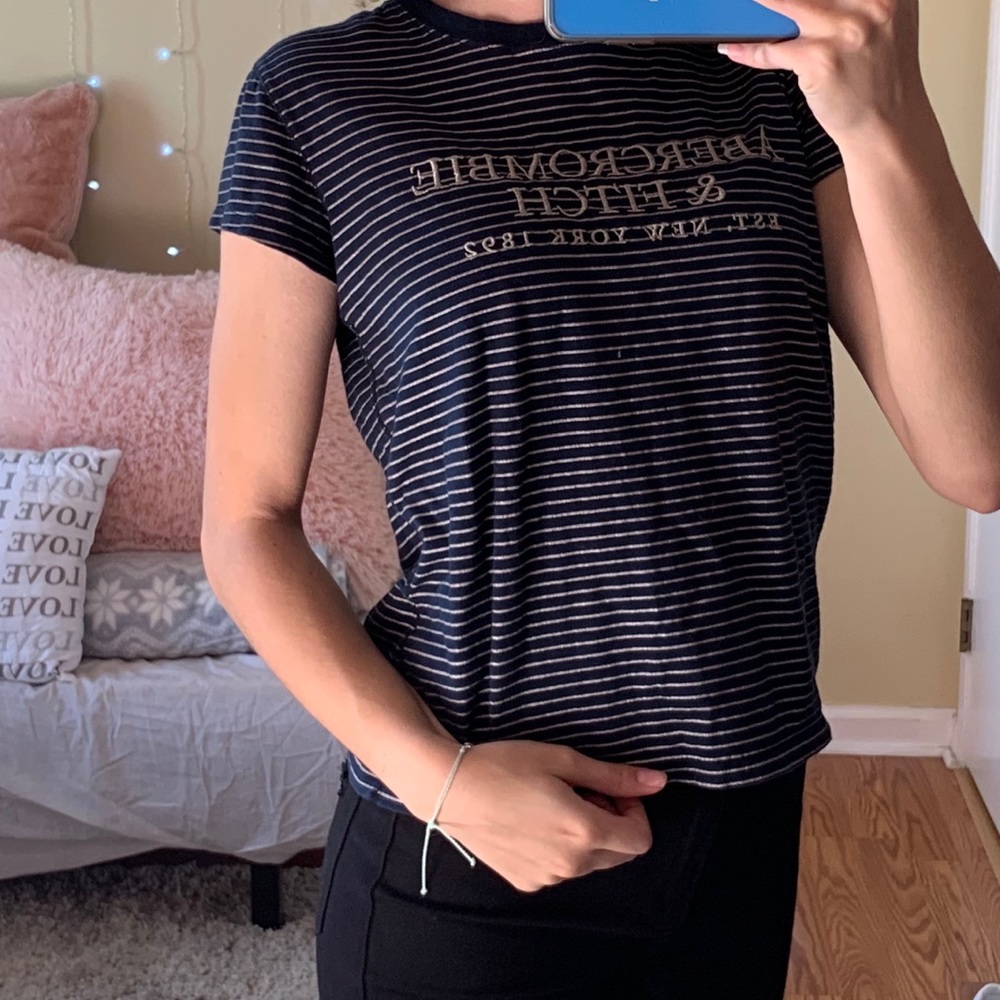 Abercrombie & Finch Silver/Navy Striped T-Shirt